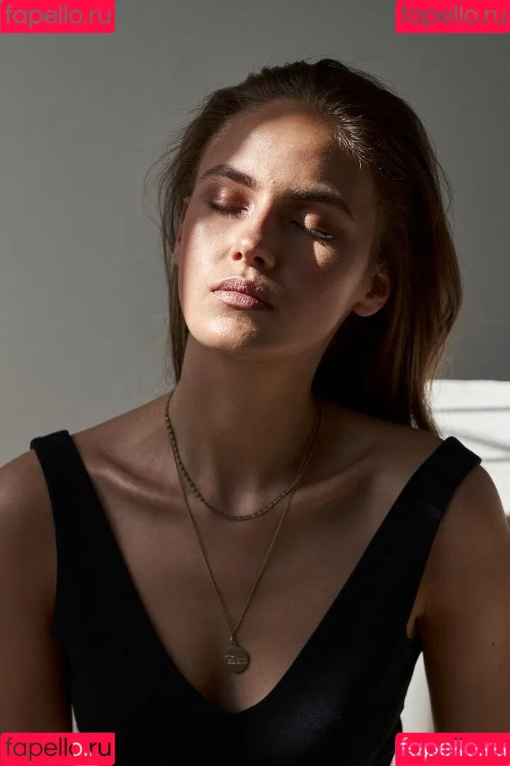 Elena Carrière Onlyfans Photo Gallery 