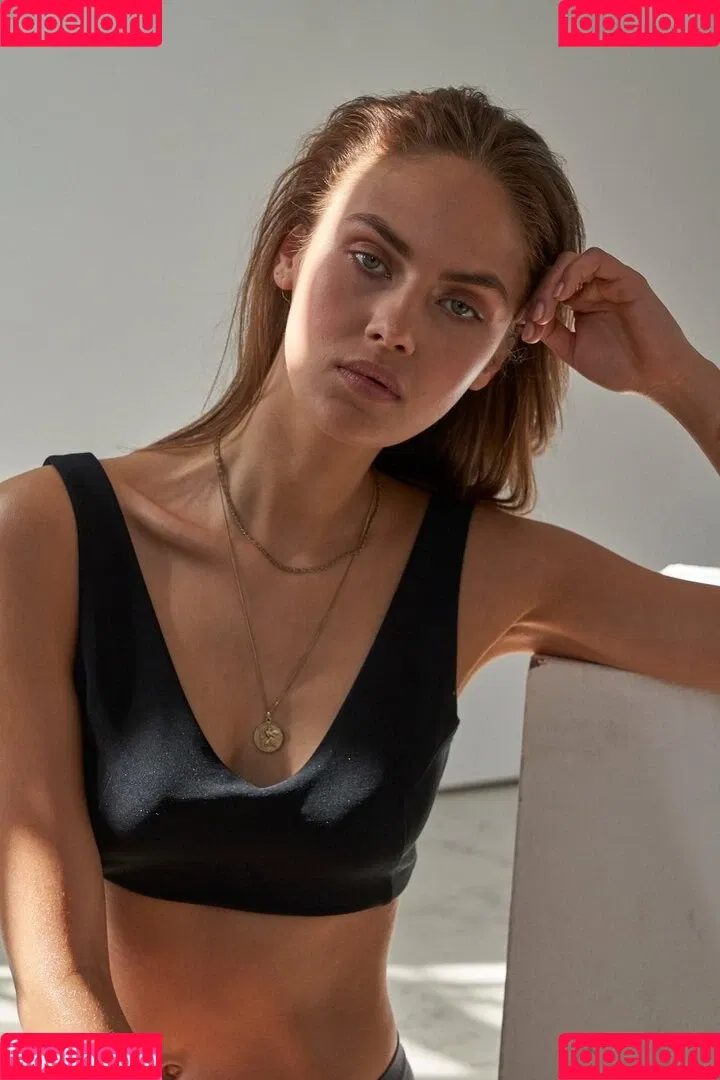 Elena Carrière Onlyfans Photo Gallery 