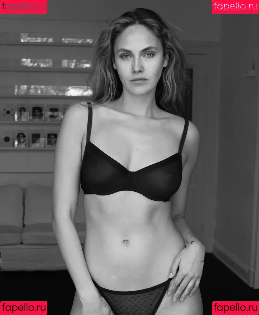 Elena Carrière Onlyfans Photo Gallery 