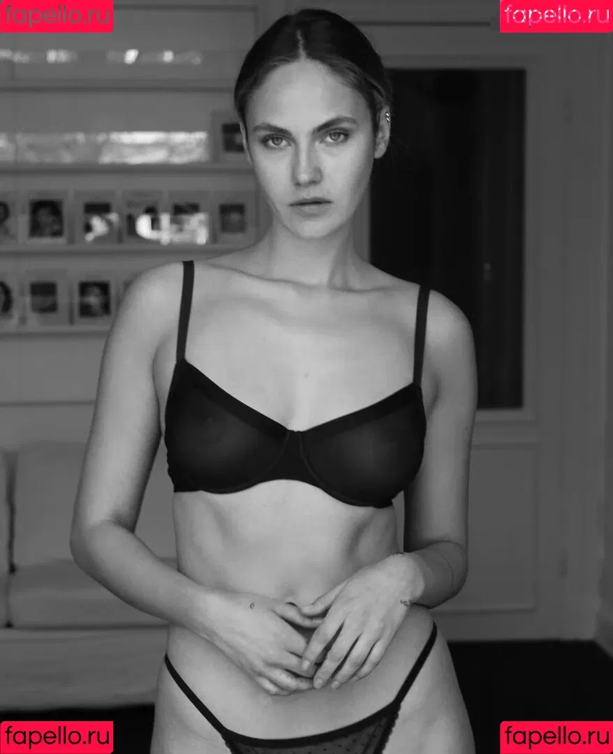 Elena Carrière Onlyfans Photo Gallery 