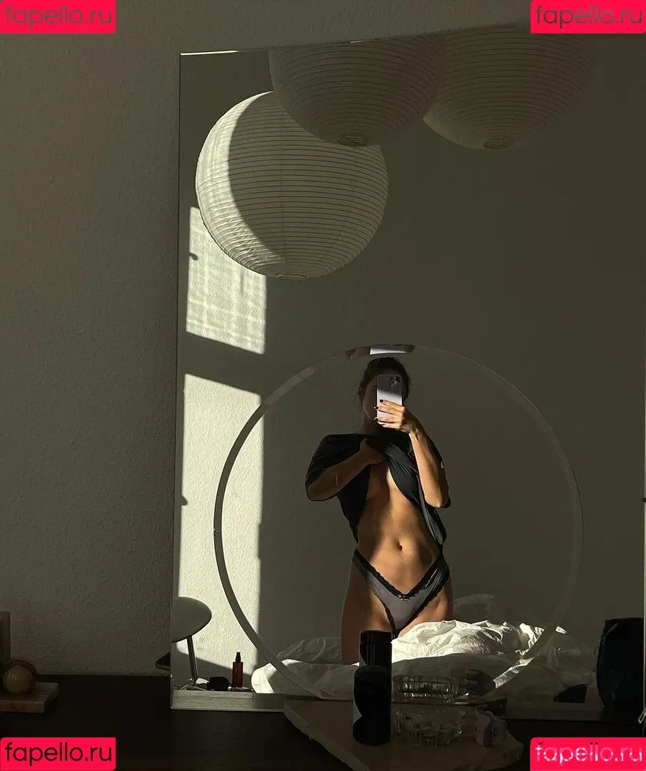 Elena Carrière Onlyfans Photo Gallery 