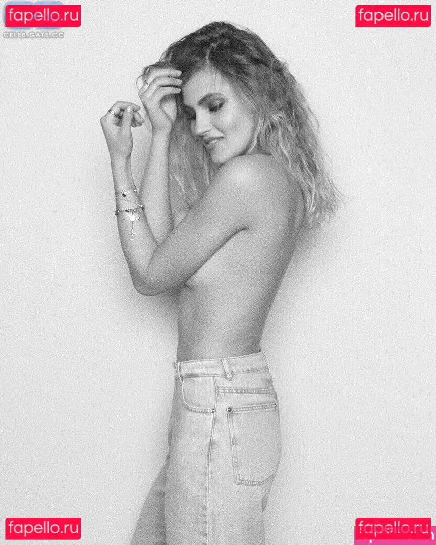 Elena Carrière Onlyfans Photo Gallery 