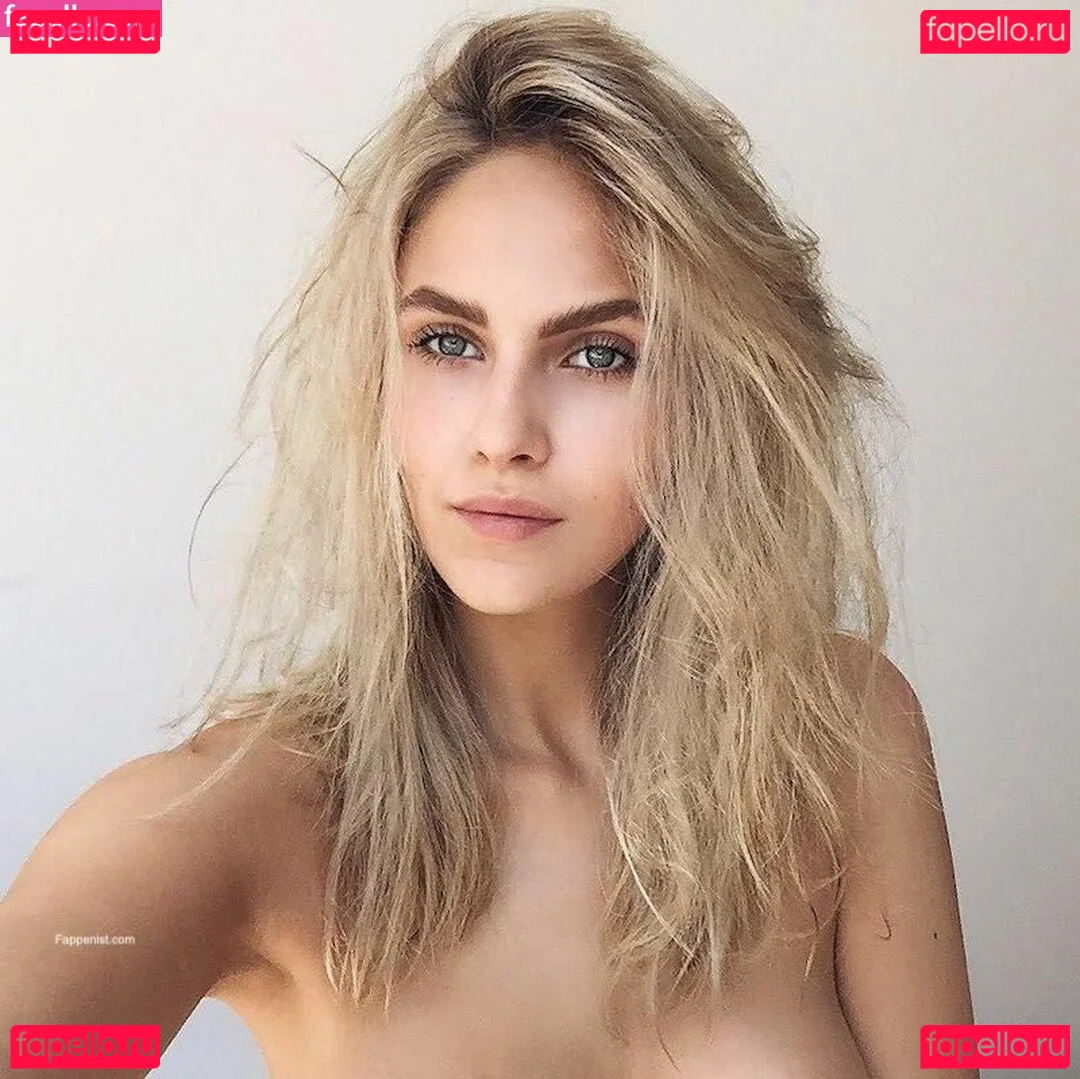 Elena Carrière Onlyfans Photo Gallery 