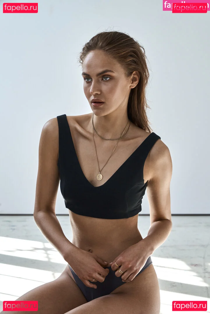 Elena Carrière Onlyfans Photo Gallery 