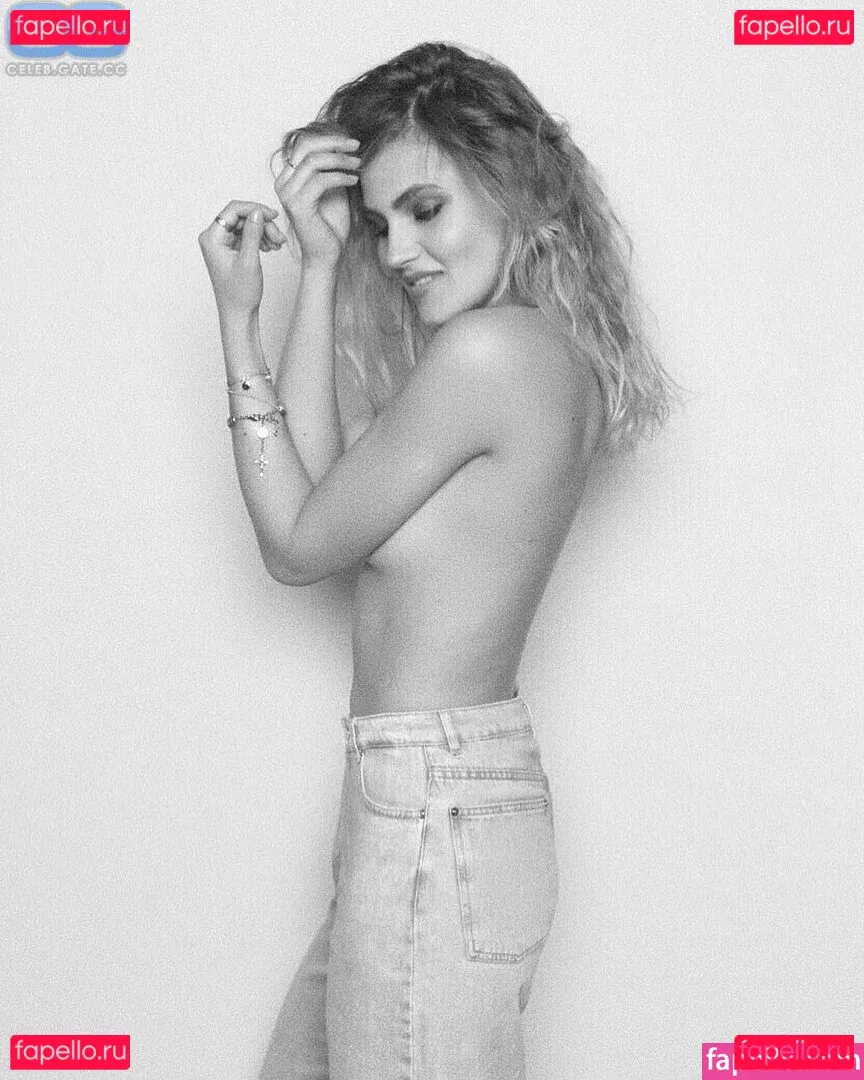 Elena Carrière Onlyfans Photo Gallery 