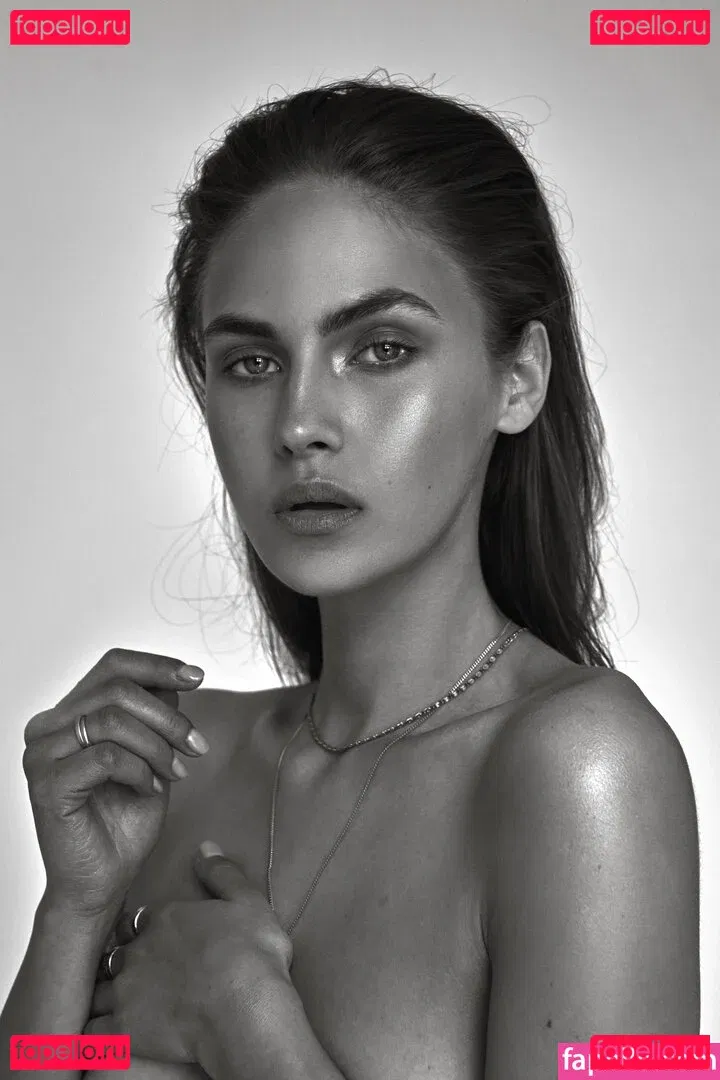 Elena Carrière Onlyfans Photo Gallery 