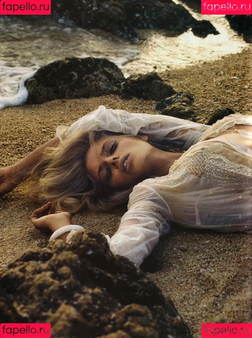 Julia Stegner Onlyfans Photo Gallery 