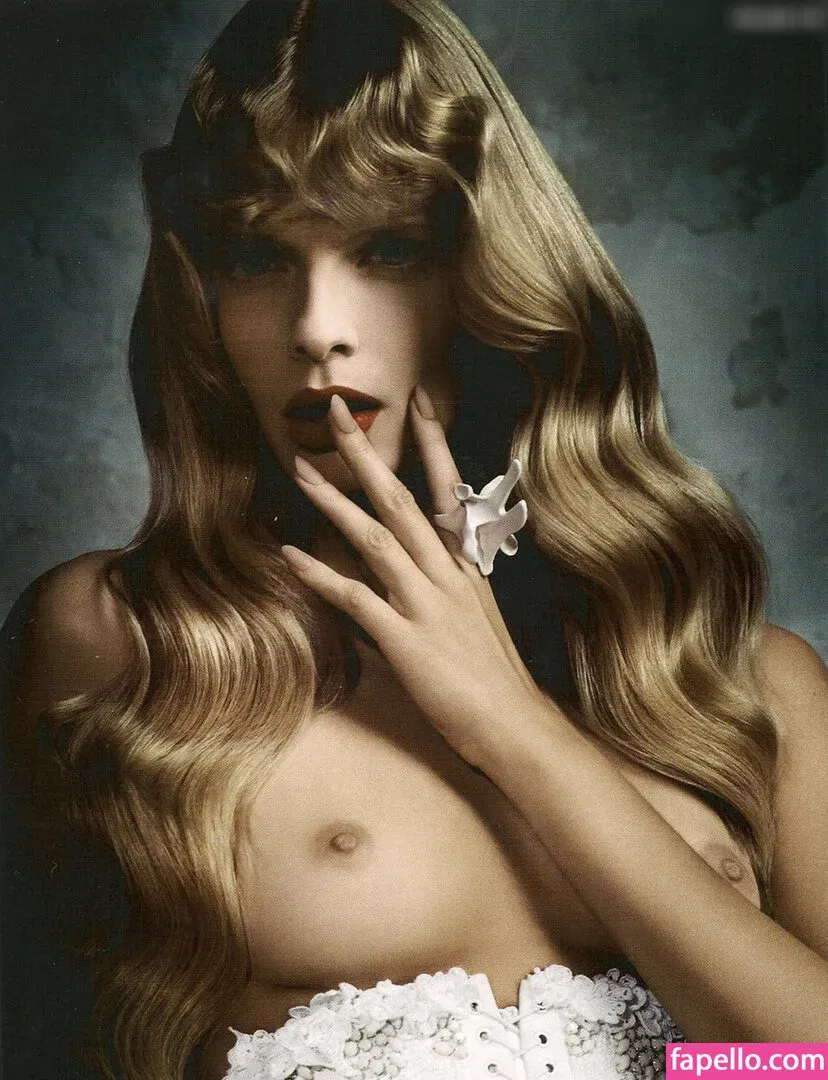 Julia Stegner Onlyfans Photo Gallery 