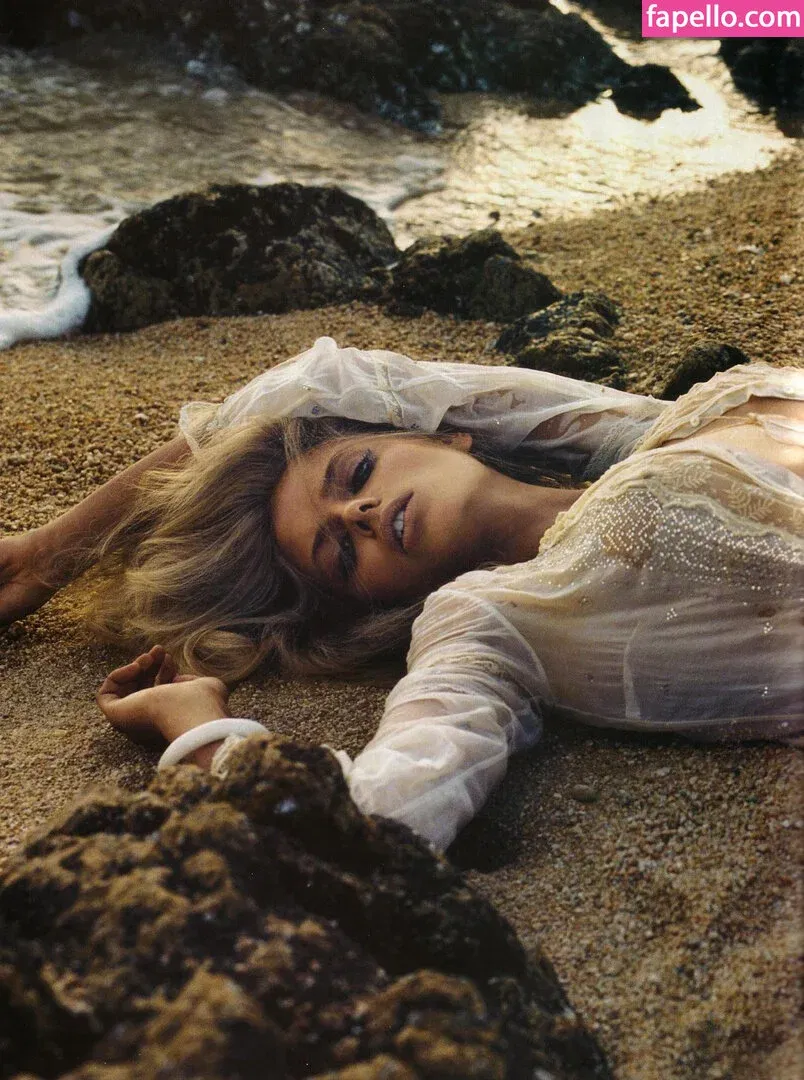 Julia Stegner Onlyfans Photo Gallery 