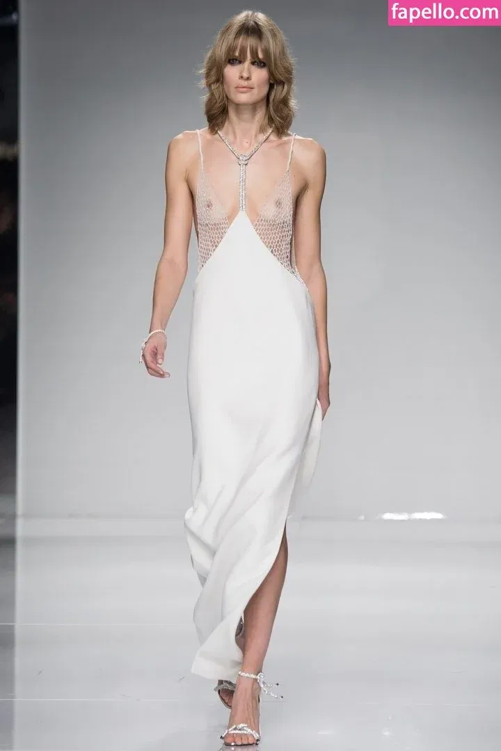 Julia Stegner Onlyfans Photo Gallery 