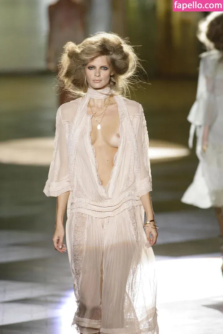 Julia Stegner Onlyfans Photo Gallery 