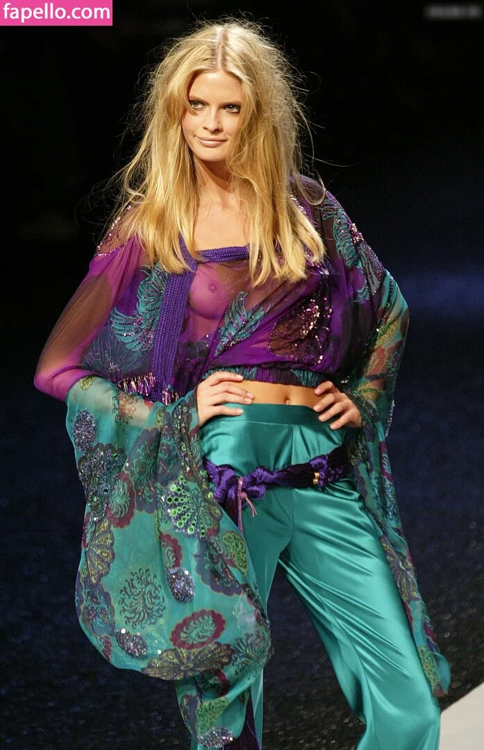 Julia Stegner Onlyfans Photo Gallery 