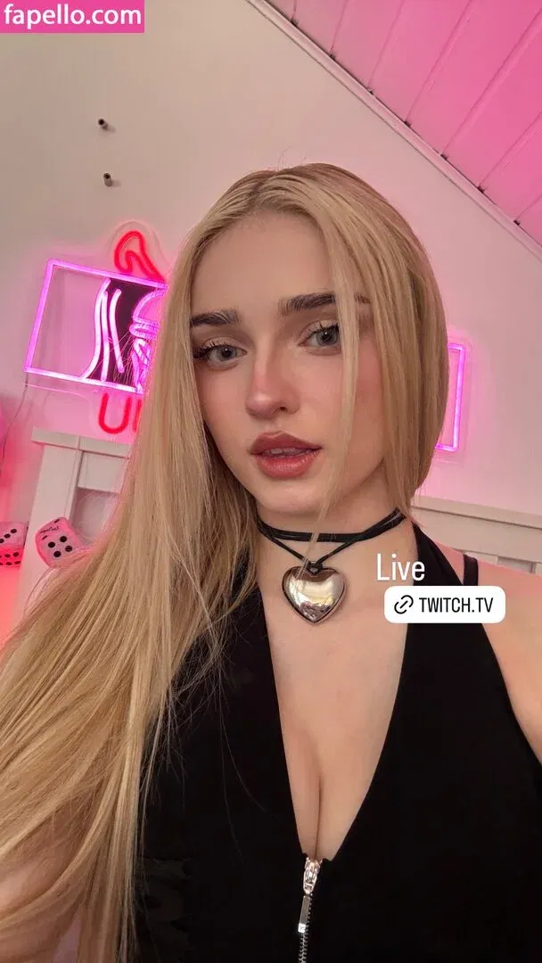 HoneyPuu Onlyfans Photo Gallery 