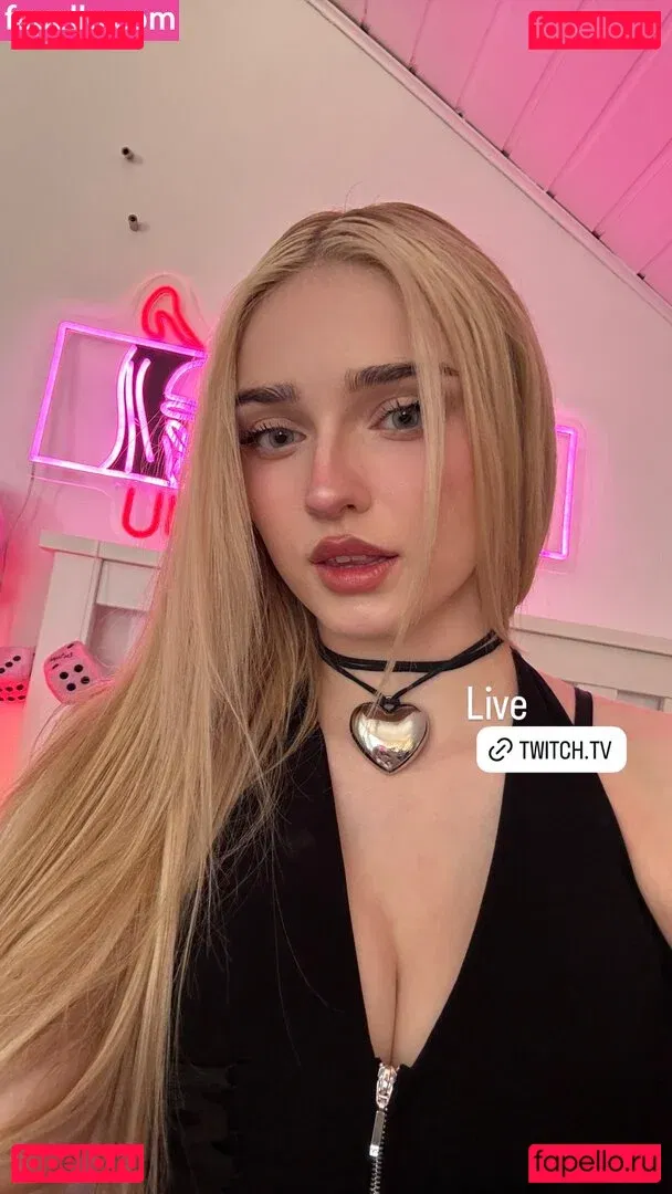 HoneyPuu Onlyfans Photo Gallery 