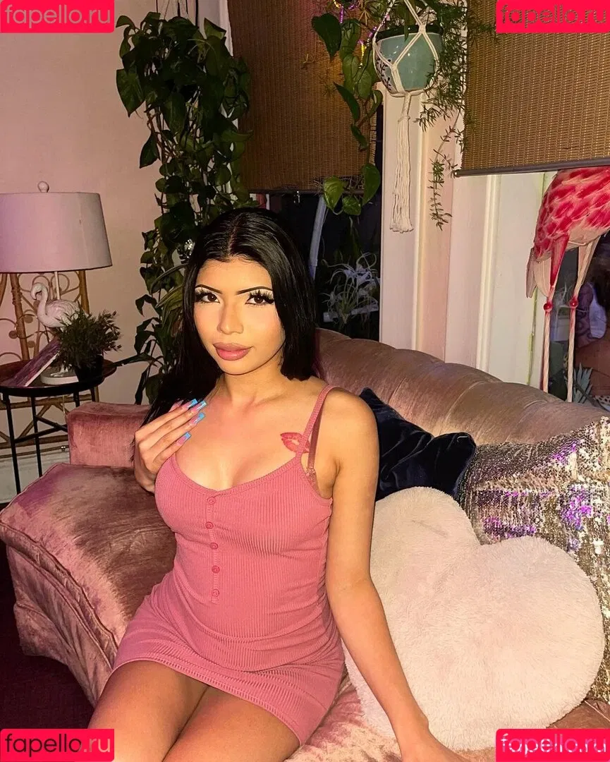 zoraya.v Onlyfans Photo Gallery 