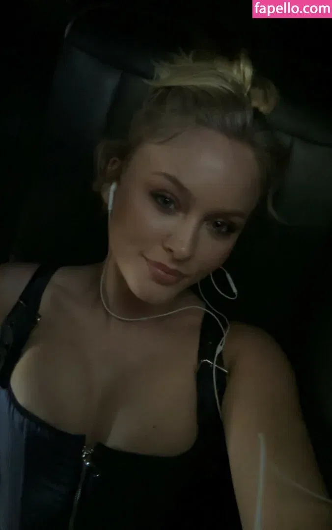 zoraya.v Onlyfans Photo Gallery 