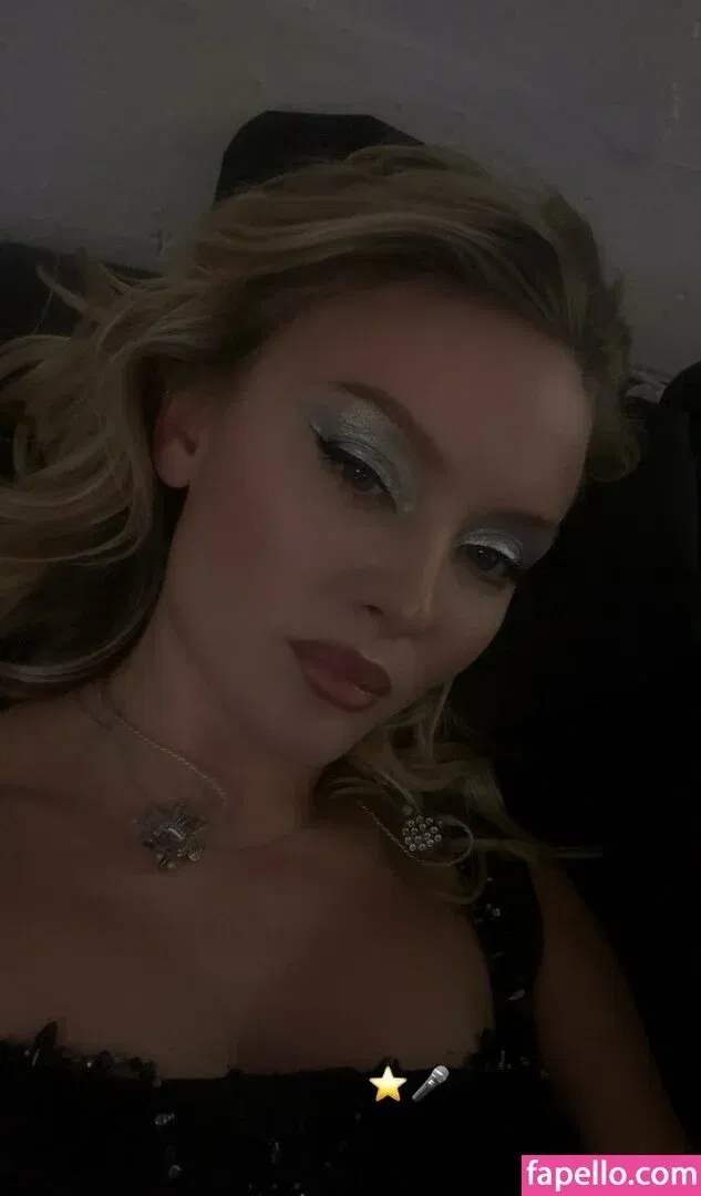 zoraya.v Onlyfans Photo Gallery 