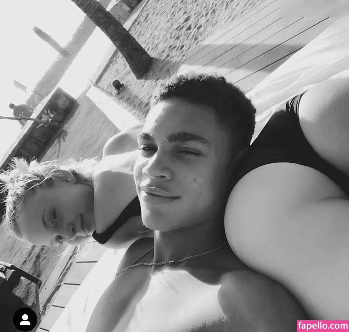 zoraya.v Onlyfans Photo Gallery 