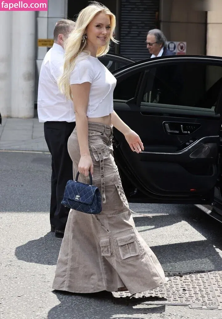 zoraya.v Onlyfans Photo Gallery 