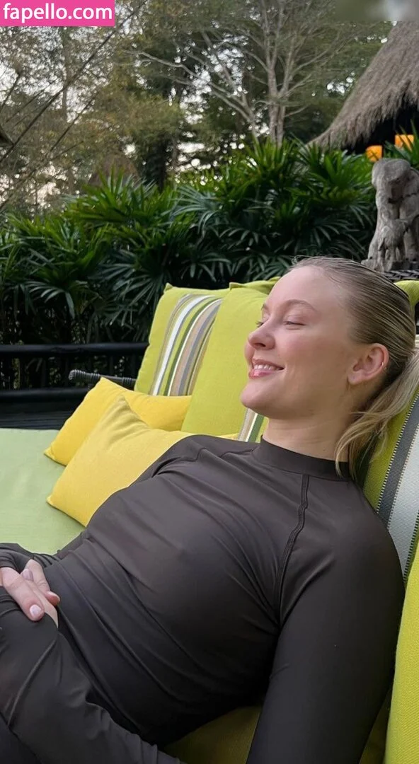 zoraya.v Onlyfans Photo Gallery 