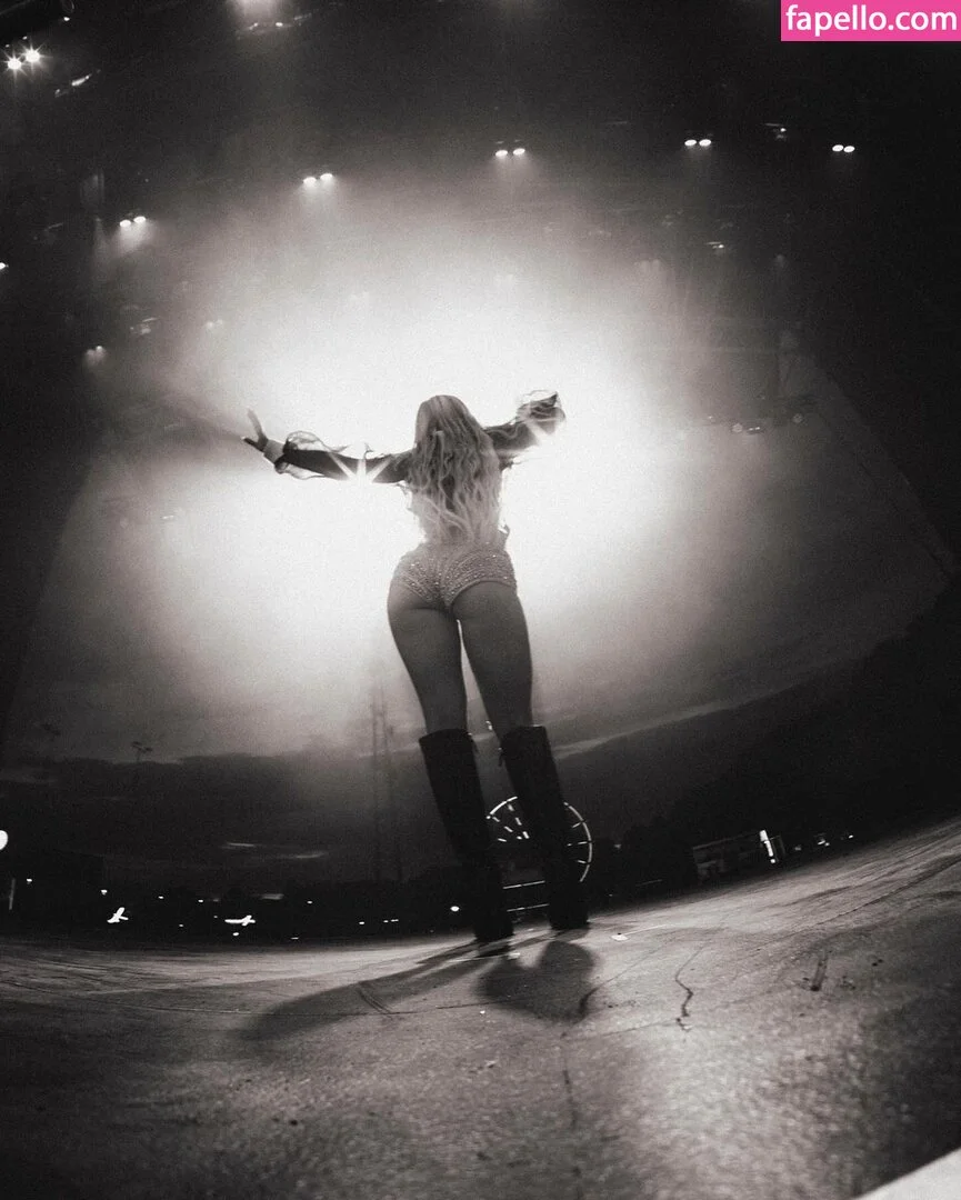 zoraya.v Onlyfans Photo Gallery 