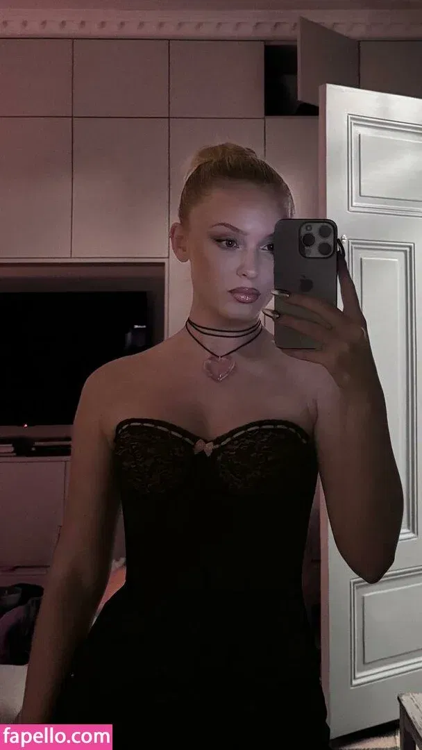 zoraya.v Onlyfans Photo Gallery 