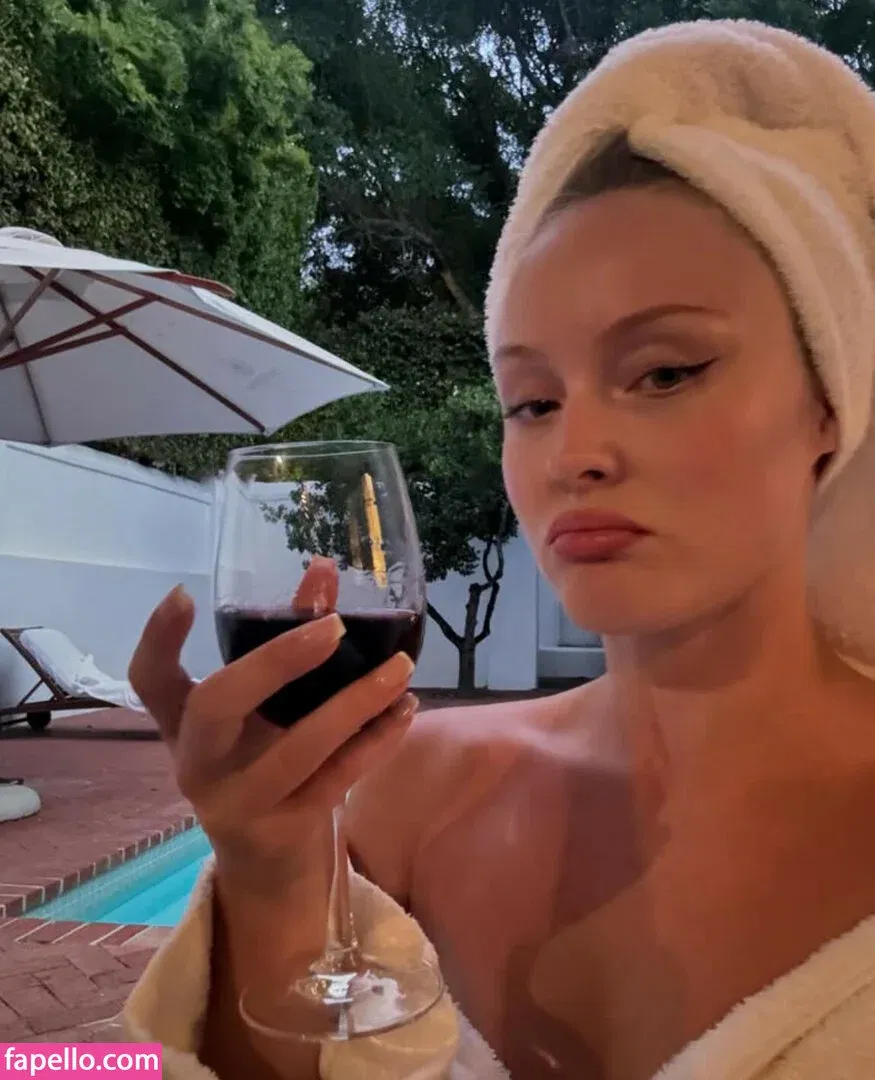 zoraya.v Onlyfans Photo Gallery 