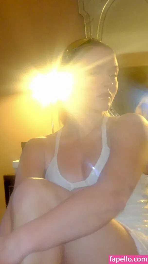 zoraya.v Onlyfans Photo Gallery 