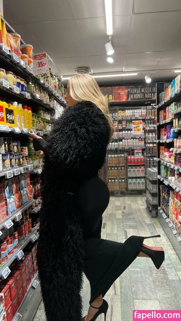 zoraya.v Onlyfans Photo Gallery 