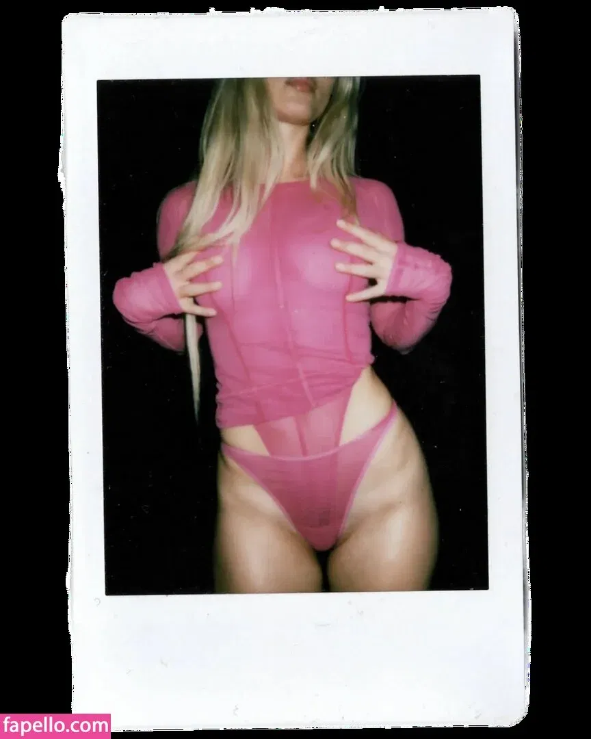 zoraya.v Onlyfans Photo Gallery 