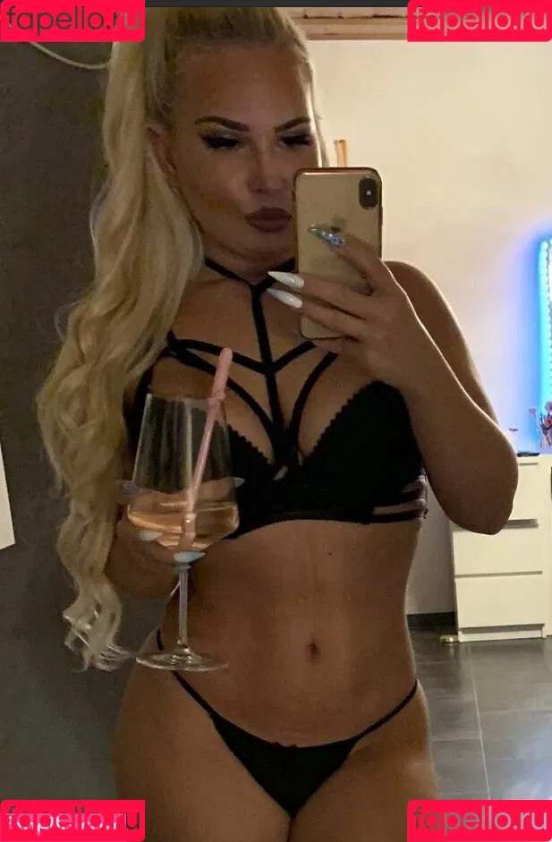 Tamaravonostrowski Onlyfans Photo Gallery 