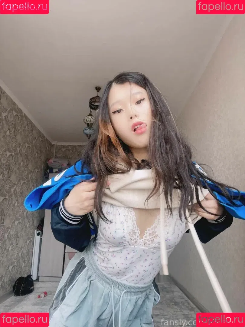 TinaKim Onlyfans Photo Gallery 