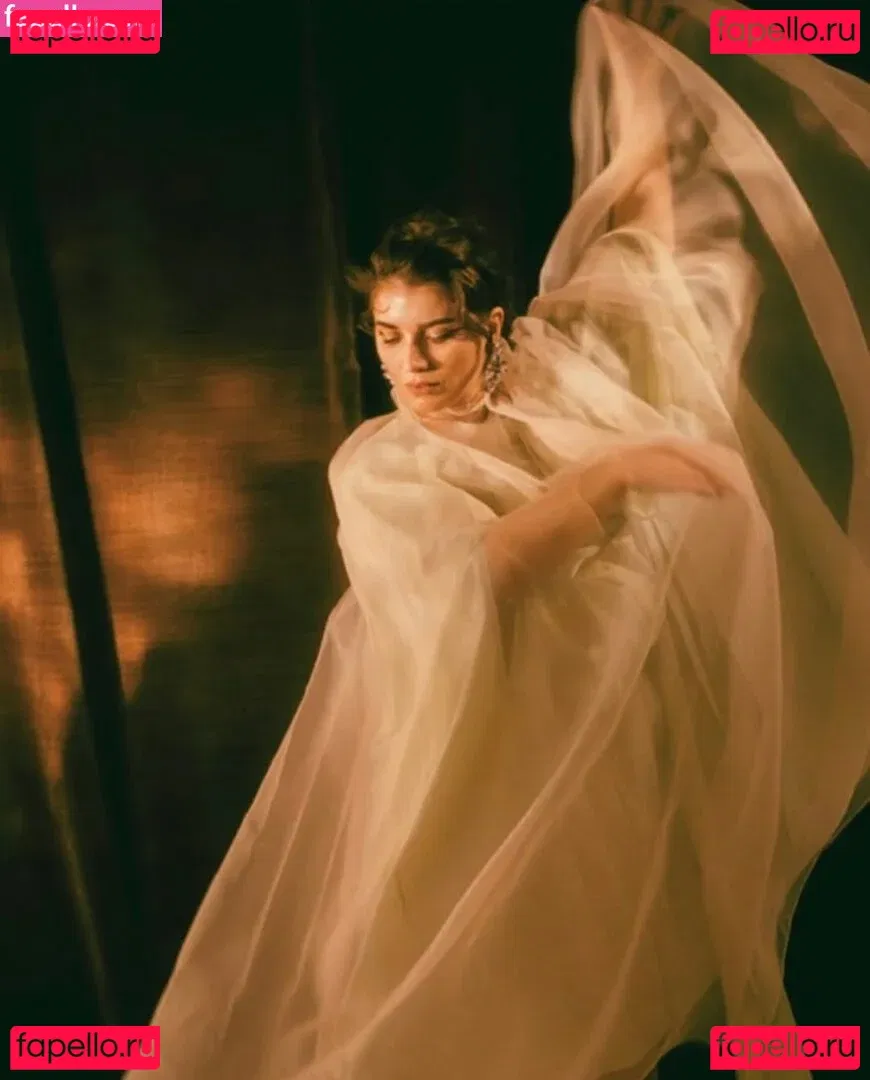 Eve Hewson Onlyfans Photo Gallery 