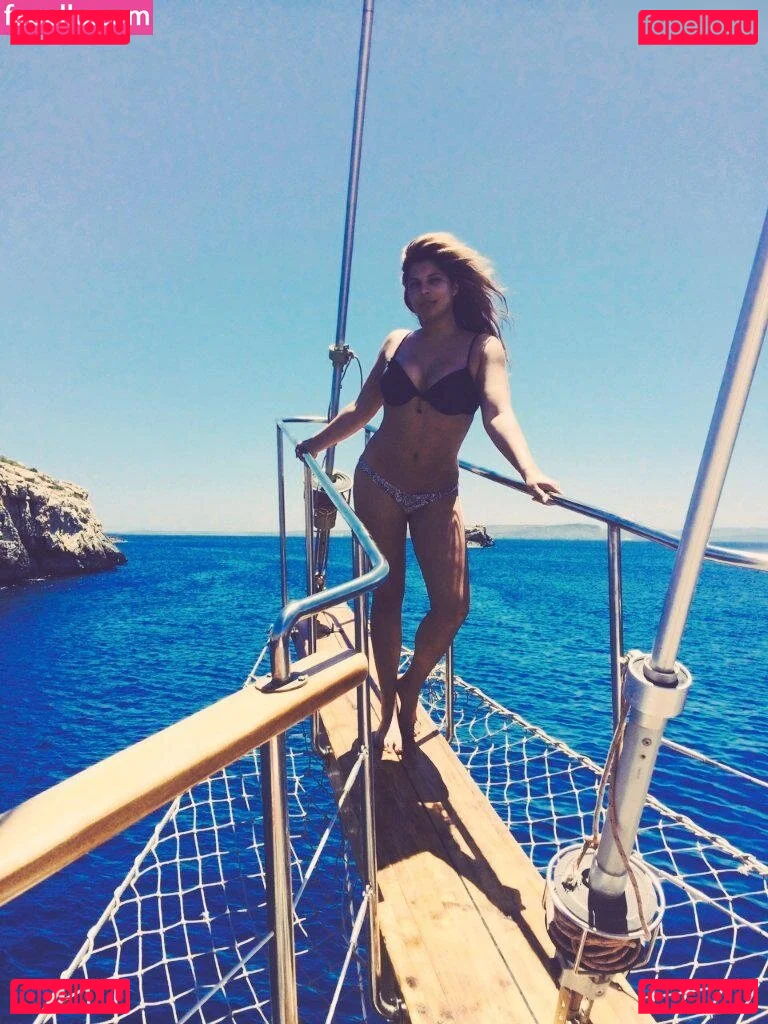 Indira Weis Onlyfans Photo Gallery 