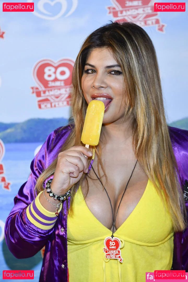 Indira Weis Onlyfans Photo Gallery 