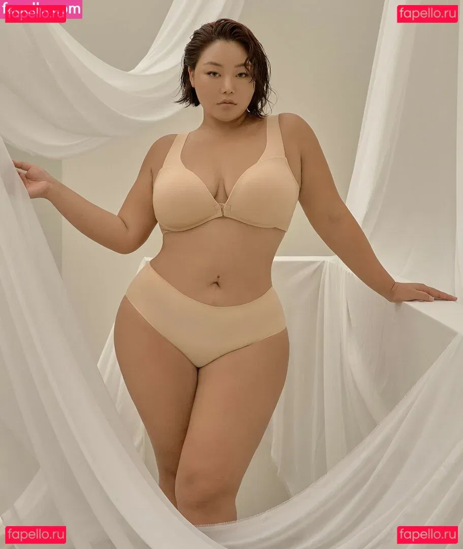 Moon Seo-byul Onlyfans Photo Gallery 