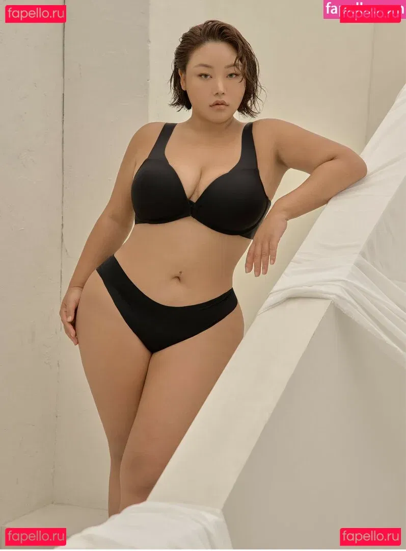 Moon Seo-byul Onlyfans Photo Gallery 