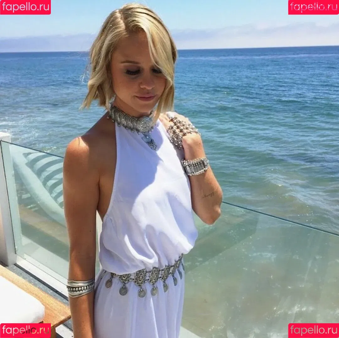 Becca Tobin Onlyfans Photo Gallery 