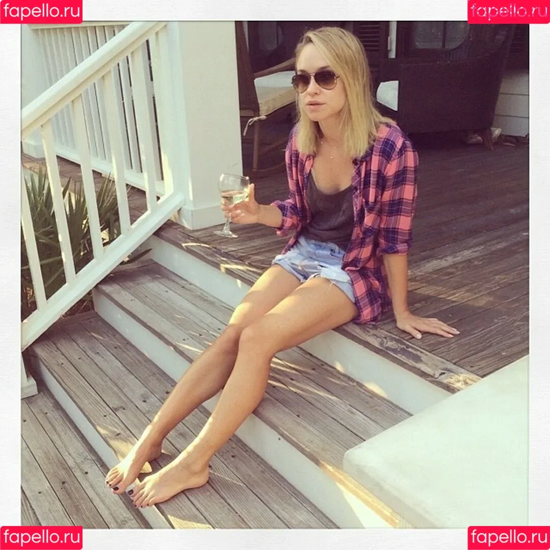 Becca Tobin Onlyfans Photo Gallery 