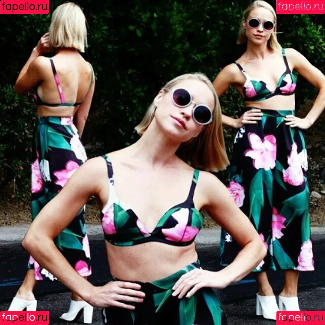 Becca Tobin Onlyfans Photo Gallery 