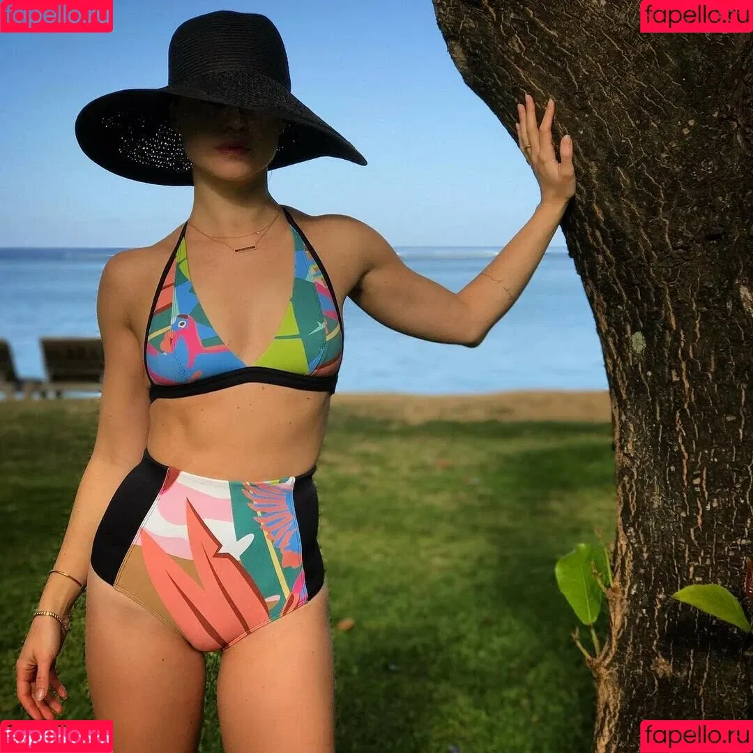Becca Tobin Onlyfans Photo Gallery 
