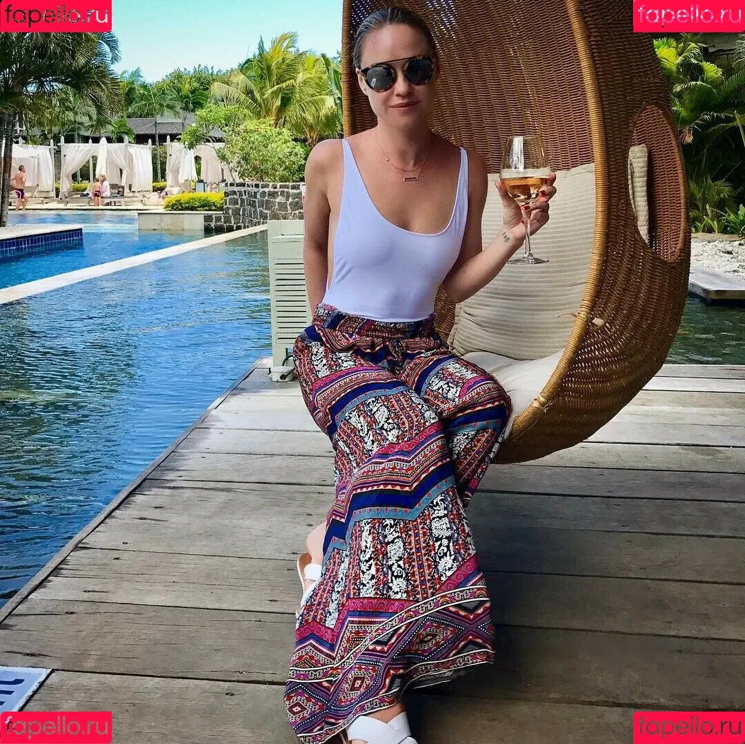 Becca Tobin Onlyfans Photo Gallery 