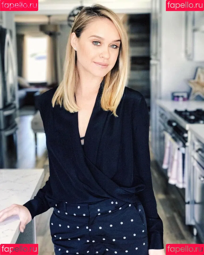 Becca Tobin Onlyfans Photo Gallery 