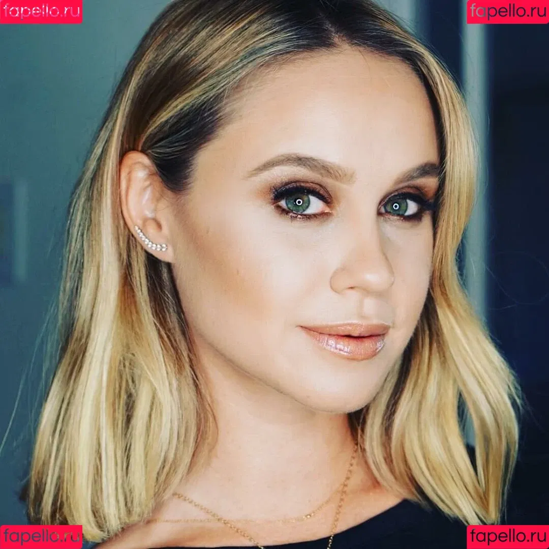 Becca Tobin Onlyfans Photo Gallery 