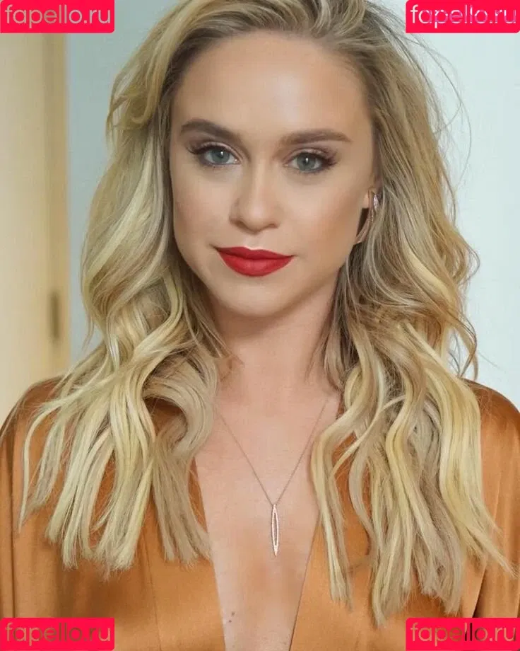 Becca Tobin Onlyfans Photo Gallery 