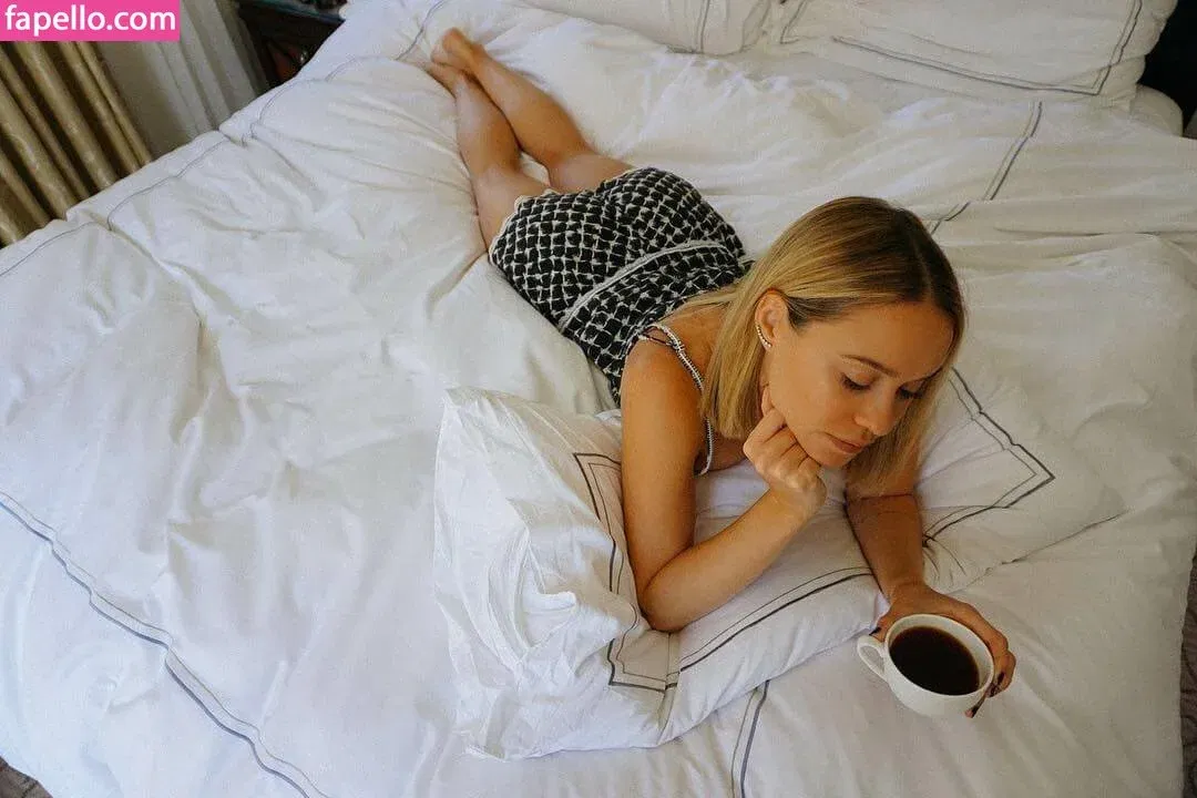 Becca Tobin Onlyfans Photo Gallery 