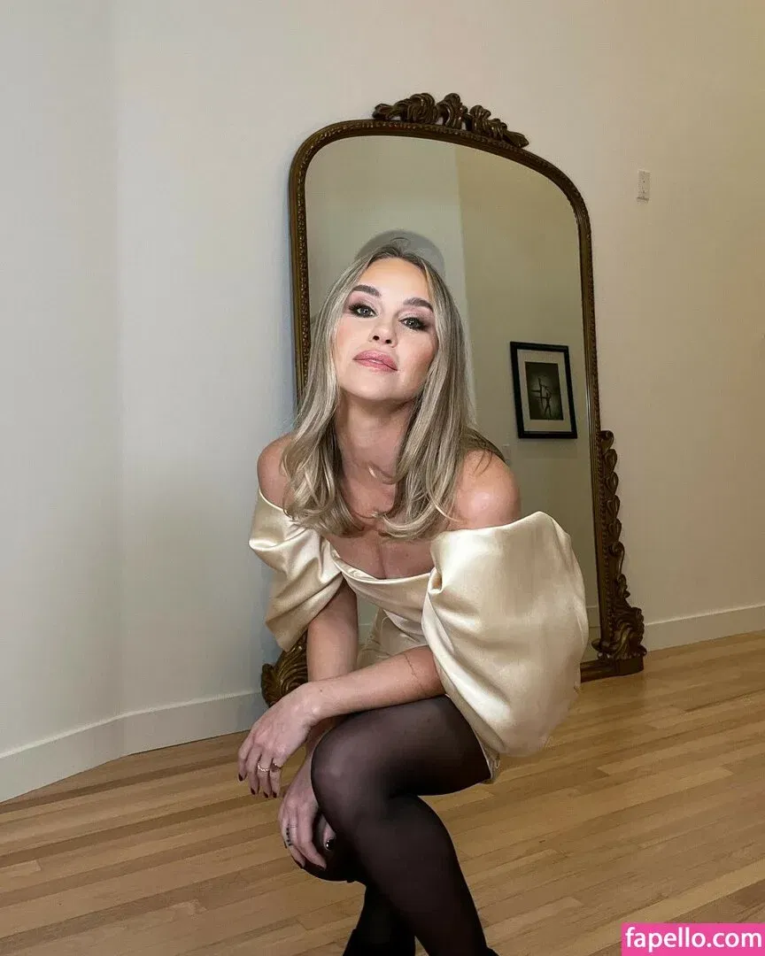 Becca Tobin Onlyfans Photo Gallery 