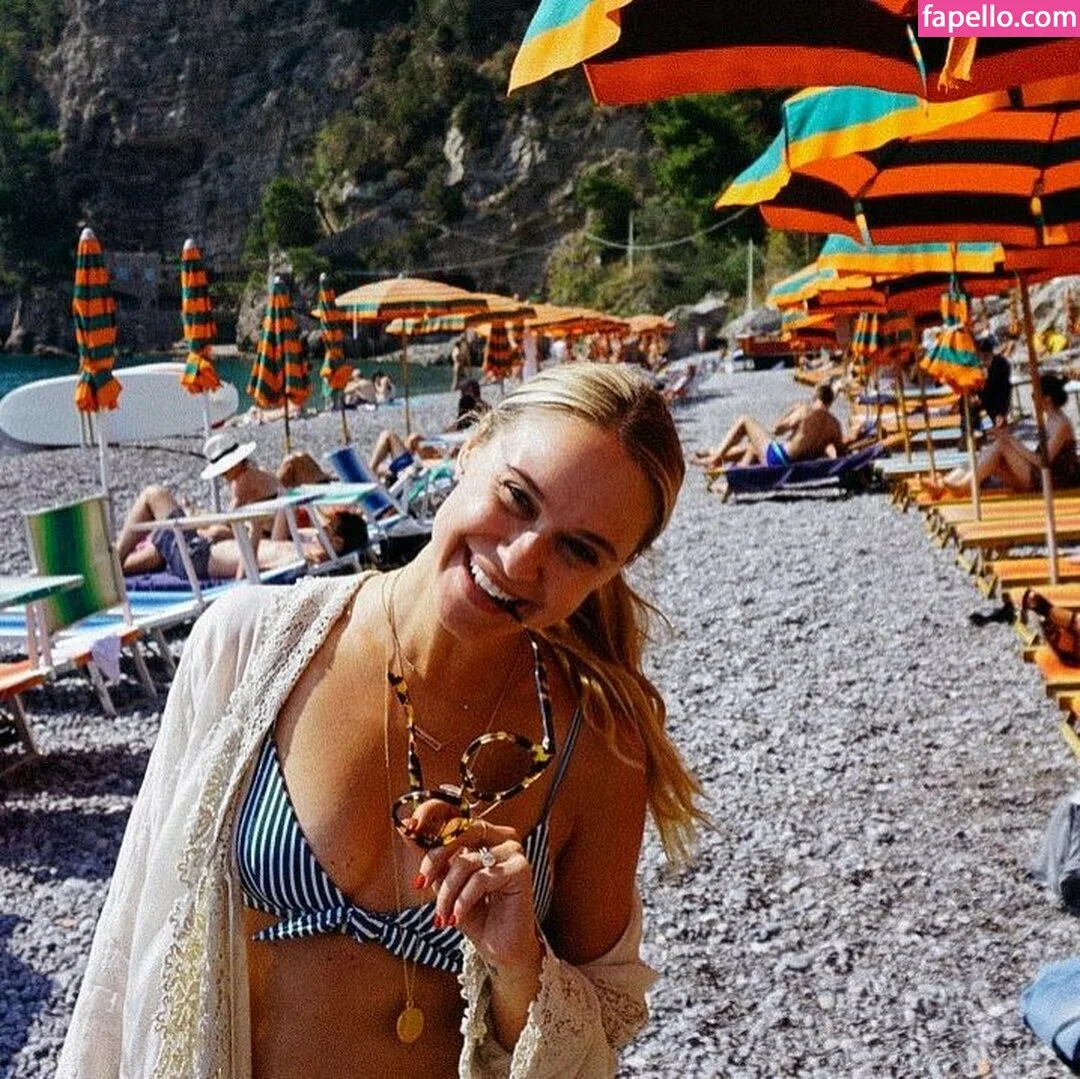 Becca Tobin Onlyfans Photo Gallery 