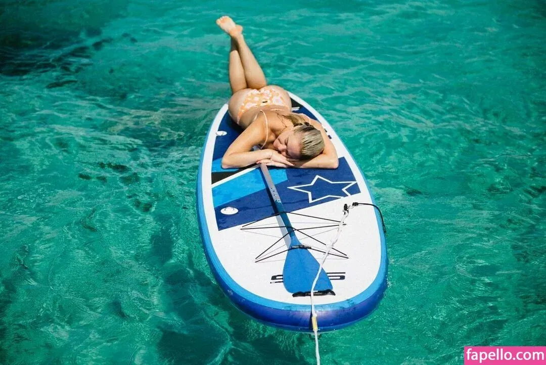 Becca Tobin Onlyfans Photo Gallery 