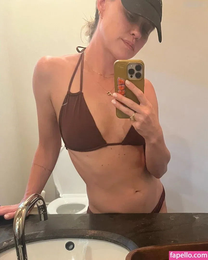 Becca Tobin Onlyfans Photo Gallery 